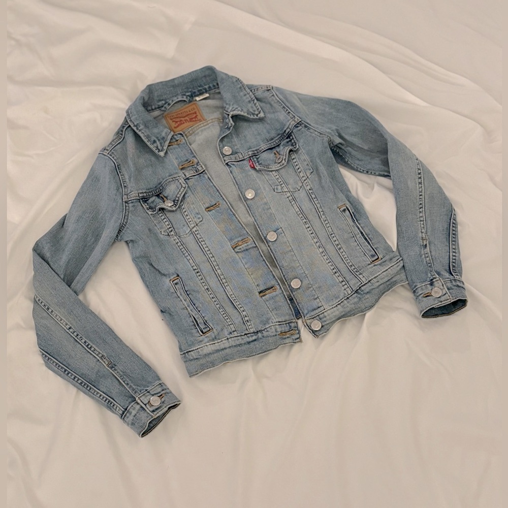 Levi's Blue Jean Jacket Classic Denim Style